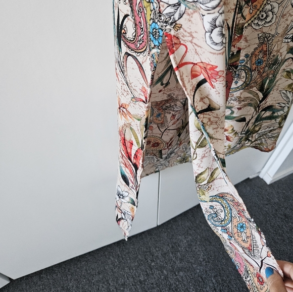 Sleeveless tunic. Hi-low hemline. Flat friendly! - Picture 4 of 7